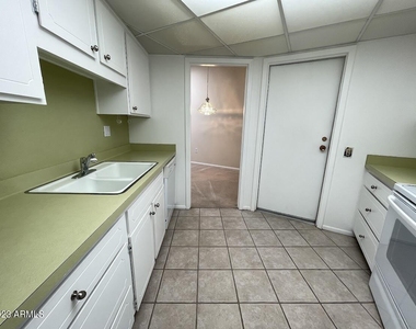 16810 N Boswell Boulevard - Photo Thumbnail 6