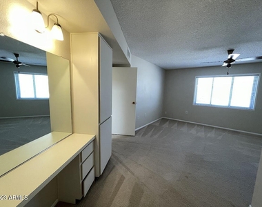 16810 N Boswell Boulevard - Photo Thumbnail 17