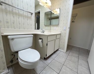 16810 N Boswell Boulevard - Photo Thumbnail 20