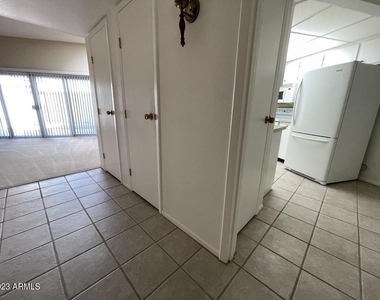 16810 N Boswell Boulevard - Photo Thumbnail 8
