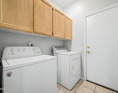 405 W Primoroso Drive - Photo Thumbnail 23