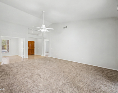 405 W Primoroso Drive - Photo Thumbnail 3