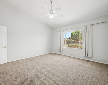 405 W Primoroso Drive - Photo Thumbnail 13