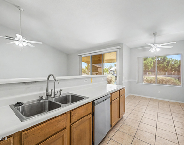 405 W Primoroso Drive - Photo Thumbnail 8