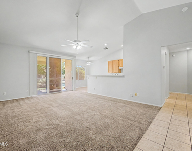 405 W Primoroso Drive - Photo Thumbnail 5