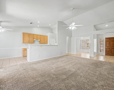 405 W Primoroso Drive - Photo Thumbnail 4