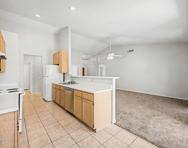 405 W Primoroso Drive - Photo Thumbnail 7