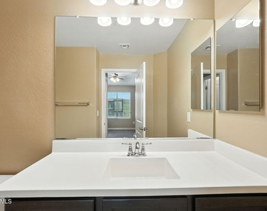 240 W Juniper Avenue - Photo Thumbnail 24