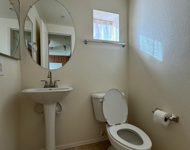 2402 E 5th Street - Photo Thumbnail 9
