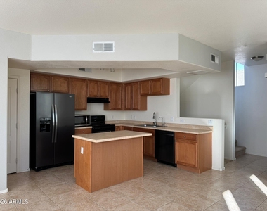 2402 E 5th Street - Photo Thumbnail 5