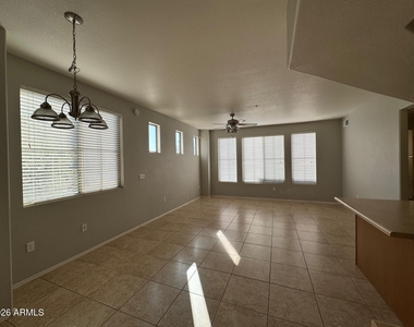2402 E 5th Street - Photo Thumbnail 7