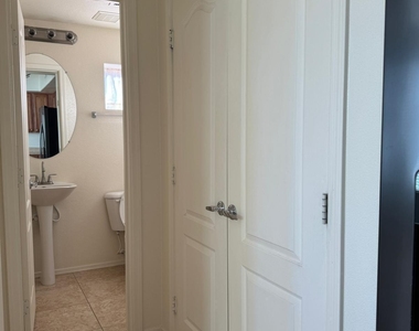 2402 E 5th Street - Photo Thumbnail 8