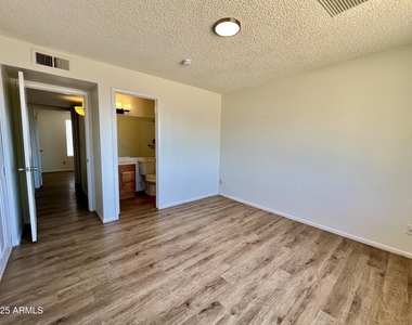 2043 E Jerome Avenue - Photo Thumbnail 11