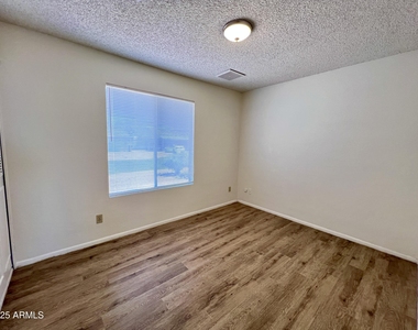 2043 E Jerome Avenue - Photo Thumbnail 9