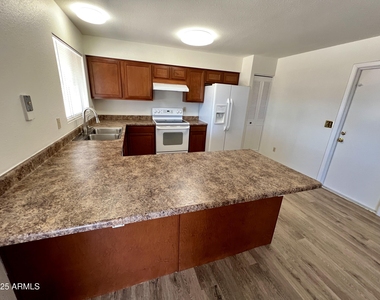 2043 E Jerome Avenue - Photo Thumbnail 5