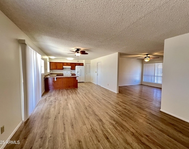 2043 E Jerome Avenue - Photo Thumbnail 4