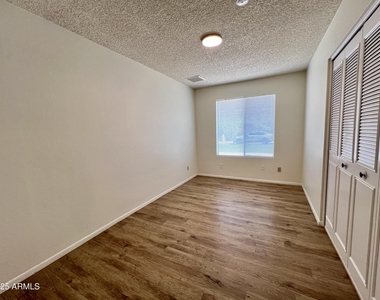2043 E Jerome Avenue - Photo Thumbnail 8