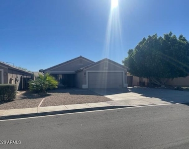 9313 W Ross Avenue - Photo Thumbnail 4