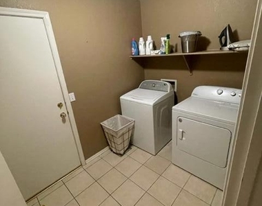 9313 W Ross Avenue - Photo Thumbnail 18