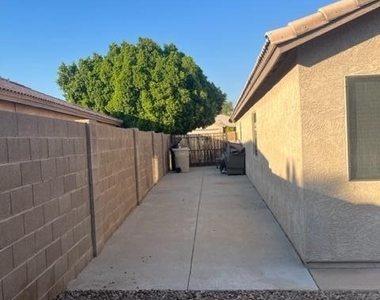 9313 W Ross Avenue - Photo Thumbnail 21