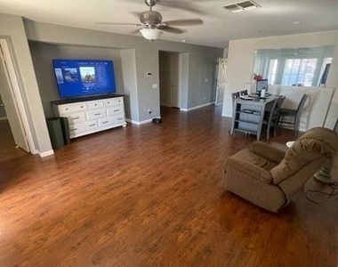 9313 W Ross Avenue - Photo Thumbnail 9