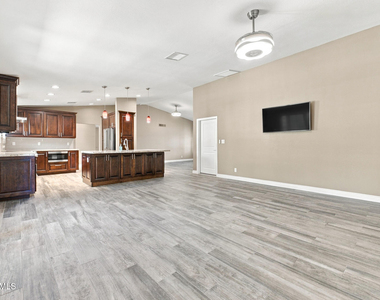 10720 E Clinton Street - Photo Thumbnail 7