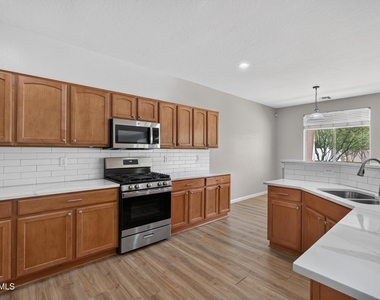 14459 N 135th Drive - Photo Thumbnail 10