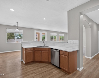 14459 N 135th Drive - Photo Thumbnail 12