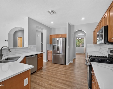 14459 N 135th Drive - Photo Thumbnail 11