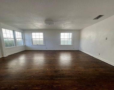 422 S Glasgow Drive - Photo Thumbnail 1
