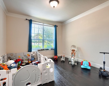 10510 Toffenham Drive - Photo Thumbnail 5