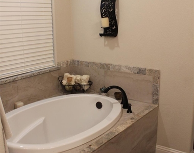 4011 Gallivant Drive - Photo Thumbnail 11