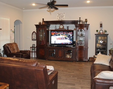 4011 Gallivant Drive - Photo Thumbnail 7