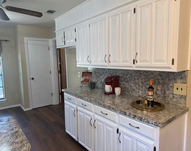 905 Summer Trail - Photo Thumbnail 16