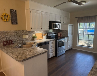 905 Summer Trail - Photo Thumbnail 12