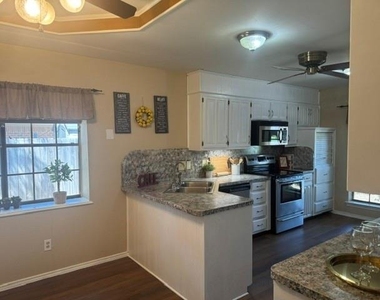 905 Summer Trail - Photo Thumbnail 15