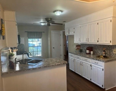 905 Summer Trail - Photo Thumbnail 17