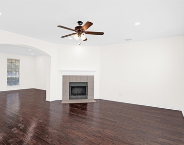 325 Highland Creek Drive - Photo Thumbnail 6