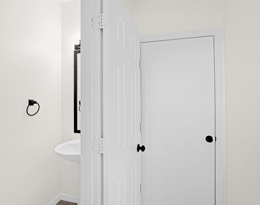 325 Highland Creek Drive - Photo Thumbnail 32