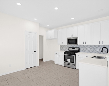 325 Highland Creek Drive - Photo Thumbnail 11