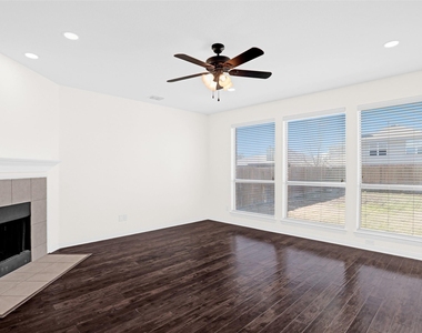 325 Highland Creek Drive - Photo Thumbnail 5