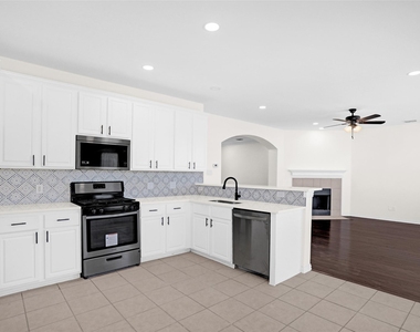 325 Highland Creek Drive - Photo Thumbnail 10