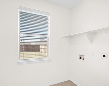 325 Highland Creek Drive - Photo Thumbnail 31