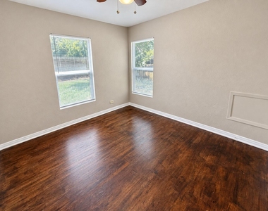 1514 Cedarcrest Drive - Photo Thumbnail 3