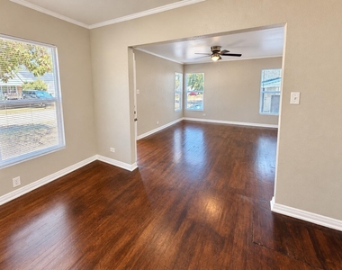 1514 Cedarcrest Drive - Photo Thumbnail 10