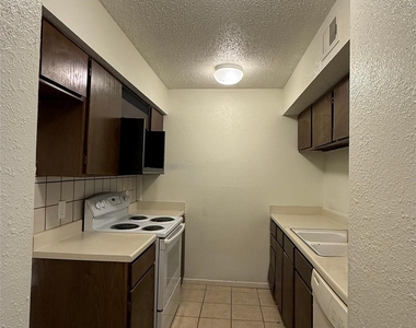 12480 Abrams Road - Photo Thumbnail 5