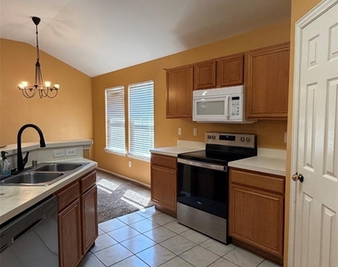 1035 Port Isabel Drive - Photo Thumbnail 7