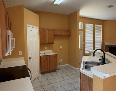 1035 Port Isabel Drive - Photo Thumbnail 6