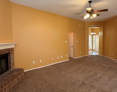 1035 Port Isabel Drive - Photo Thumbnail 4
