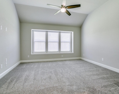 2215 Yorktown Drive - Photo Thumbnail 13